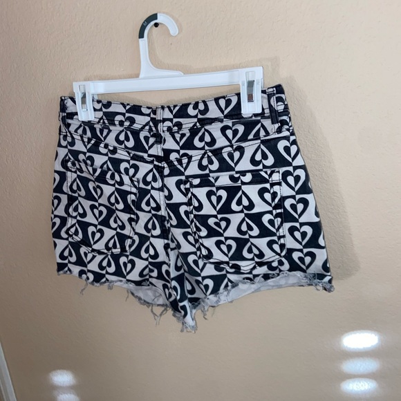 black & white printed heart shape skate shorts denim cute RSQ x Tillys bottoms - Picture 9 of 11